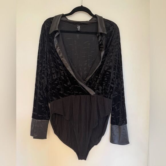 Elegant Black Wrap Top - Picture 1 of 2